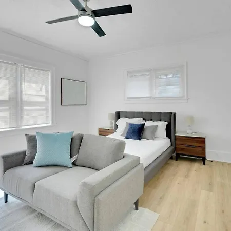 Mayflower 208 Spectacular Studio Apartment